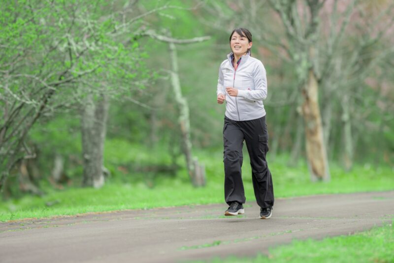 健康的に走る女性