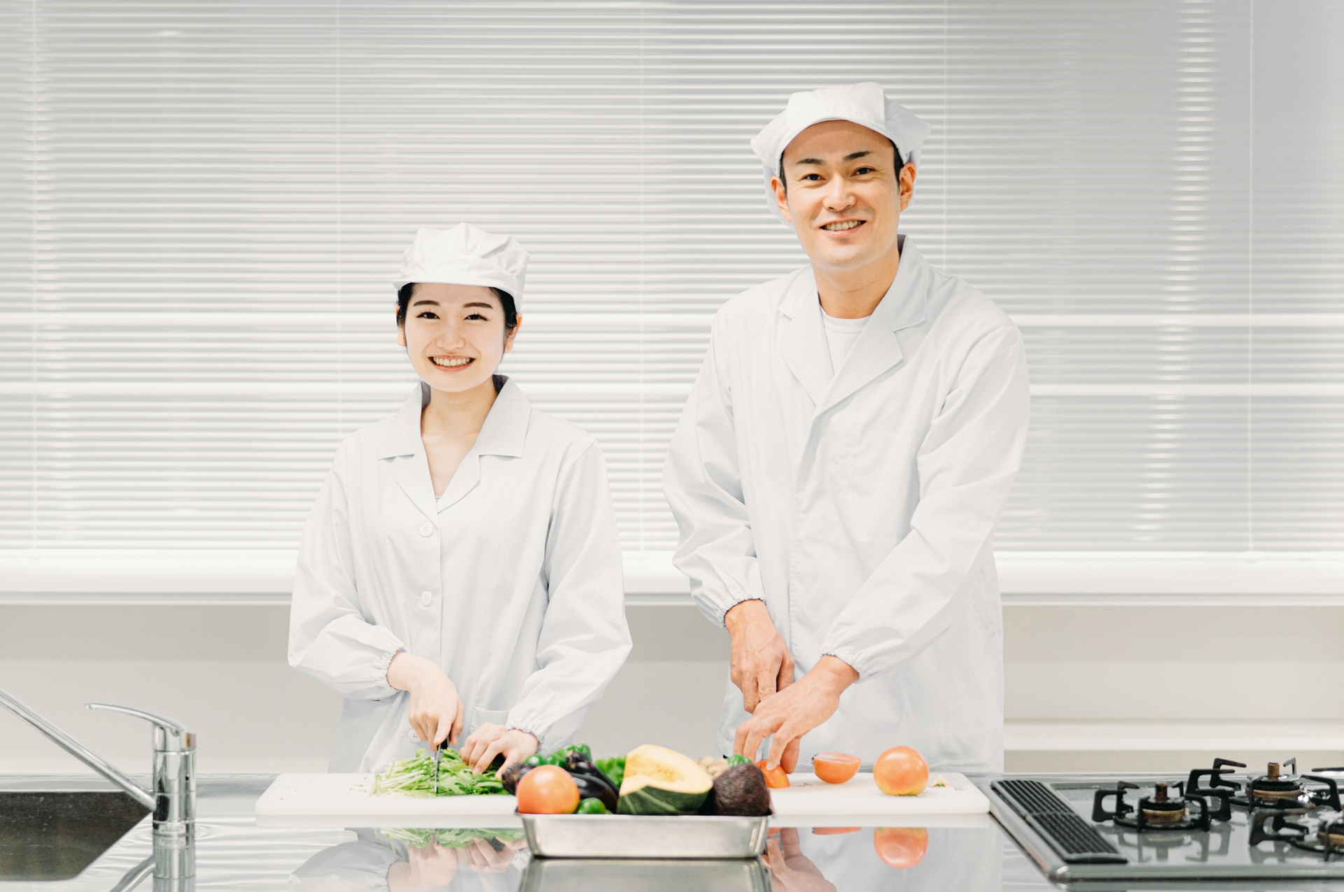 栄養士の男性と女性